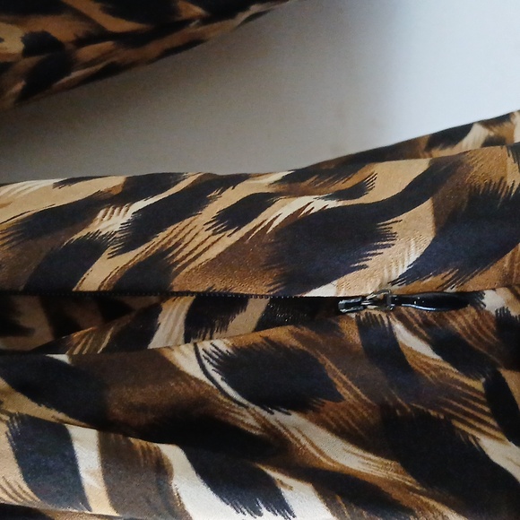 Kim kardashian leopard print peplum blouse | Size: Large - Picture 4 of 12